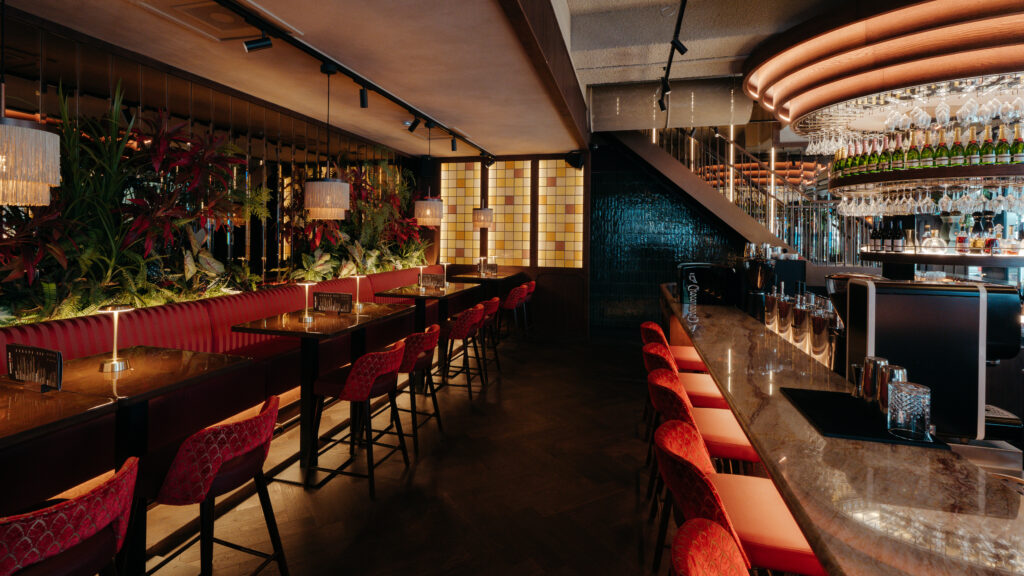 Welcome to Heineken Hoek Grand Café. All day open.